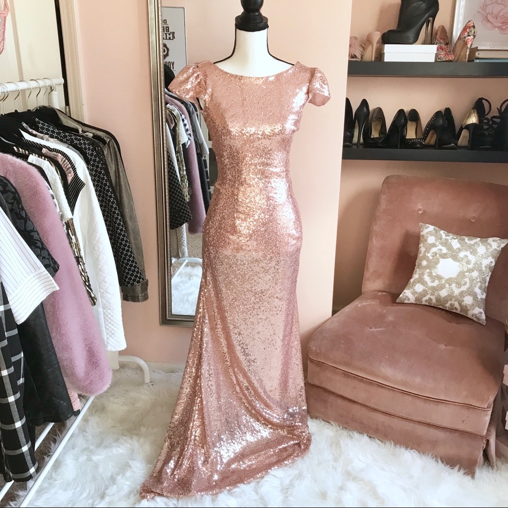 🙌🏼 Host Pick NWOT Rose Gold Sequined Dress Prom